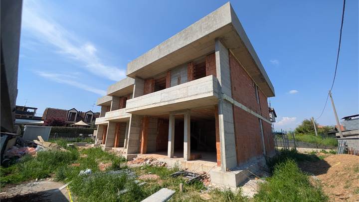 Villa a schiera di testa, nuova costruzione