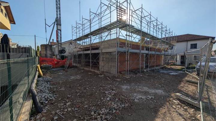 Villa a schiera di testa, nuova costruzione