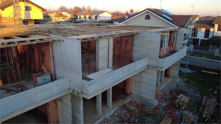 Villa a schiera di testa, nuova costruzione