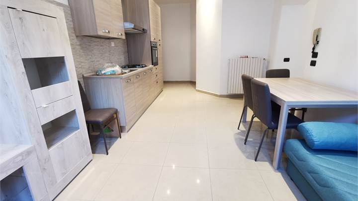 2 locali ristrutturato e libero subito